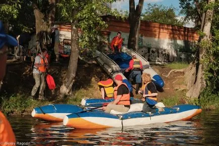 20 Кілометрів за 12 годин сплавляємось по Исети від віза до Хіммашу на катамаранах (катамаранах) 20 Кілометрів за 12 годин сплавляємось по Исети від віза до Хіммашу на катамаранах