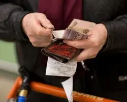 Що робити з накопиченнями в рублях зараз варто купувати долари або вкласти гроші в (накопиченнями) Що робити з накопиченнями в рублях зараз варто купувати долари або вкласти гроші в