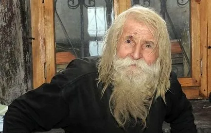 Дідусь добри - жебрак благодійник
