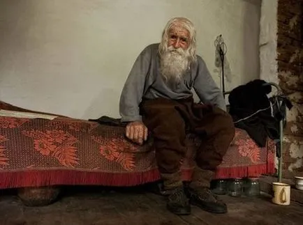 Дідусь добри - жебрак благодійник