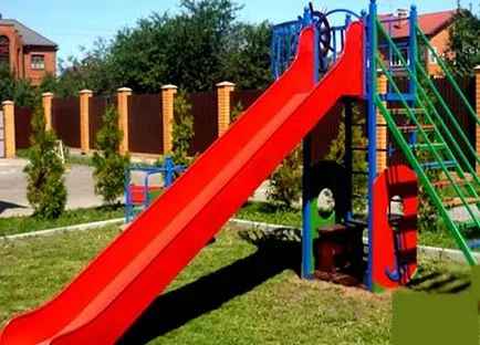 Дитячі гірки для дачі пластикові надувні, з гойдалками або басейном (дитячі) Дитячі гірки для дачі пластикові надувні, з гойдалками або басейном