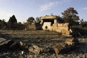 Дольмени в Житомирському краї і Геленджику (дольмени Житомирського краю) Дольмени в Житомирському краї і Геленджику