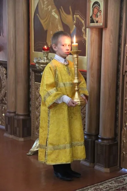 Еліца обов'язки алтарником за літургією, при відсутності диякона (диякона) Еліца обов'язки алтарником за літургією, при відсутності диякона
