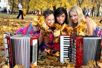 Група нареченої, кращі аккордеоністкіУкаіни, яскраві, чарівні дівчата, які чудово володіють (народної і сучасної музики в модних) Група нареченої, кращі аккордеоністкіУкаіни, яскраві, чарівні дівчата, які чудово володіють