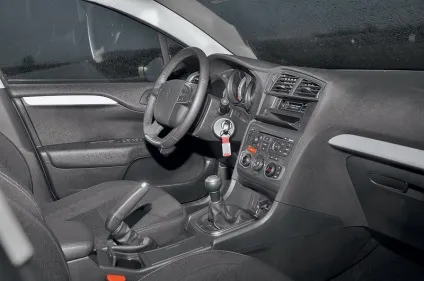 Citroen c4 sedan проти peugeot 408 (sedan) Citroen c4 sedan проти peugeot 408