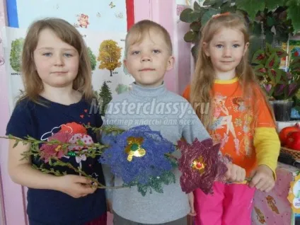 Квіти з ниток своїми руками