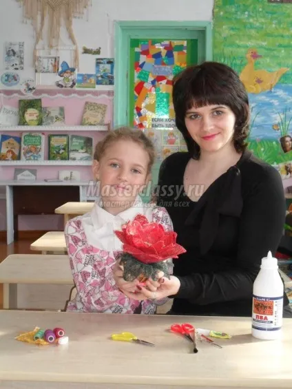 Квіти з ниток своїми руками