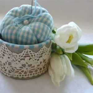 Игольница на руку, шию сама