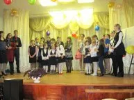 З чого ж, з чого ж, з чого зроблені наші дівчата ... (дівчата) З чого ж, з чого ж, з чого зроблені наші дівчата ...