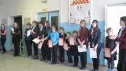 З чого ж, з чого ж, з чого зроблені наші дівчата ... (наші) З чого ж, з чого ж, з чого зроблені наші дівчата ...