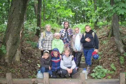З чого ж, з чого ж, з чого зроблені наші дівчата ... (зроблені) З чого ж, з чого ж, з чого зроблені наші дівчата ...