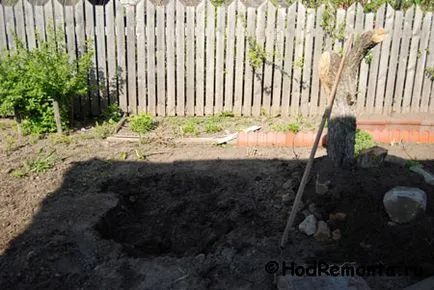 Штучна гірка і маленький водойму (гірка) Штучна гірка і маленький водойму