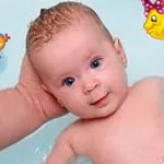 Як купати дитину, застосування шампуню (мити немовляти) Як купати дитину, застосування шампуню