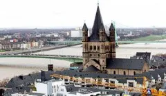 Який титул присвоїв кіт у чоботях своєму господареві