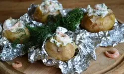 Картопля з мисливськими ковбасками