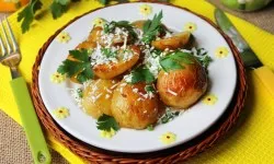 Картопля з мисливськими ковбасками