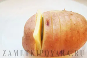 Картопля-гармошка з сиром і вершковим маслом, прості кулінарні рецепти з фотографіями (рецепти) Картопля-гармошка з сиром і вершковим маслом, прості кулінарні рецепти з фотографіями