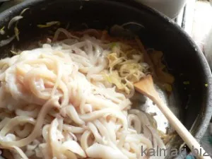 Кальмари смажені з цибулею (з цибулею) Кальмари смажені з цибулею