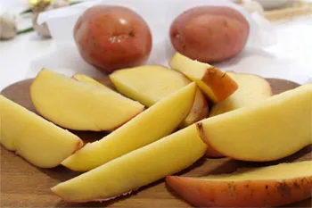 Картопля, запечена з розмарином 1 (овочі і гриби) Картопля, запечена з розмарином 1
