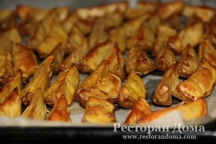 Картопля, запечена з розмарином і часником - ресторан будинку (розмарином) Картопля, запечена з розмарином і часником - ресторан будинку