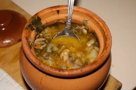 Картопля, запечена з грибами і овочами в духовці; картопля, тушкований з грибами і овочами (овочами) Картопля, запечена з грибами і овочами в духовці; картопля, тушкований з грибами і овочами