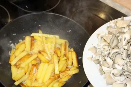 Картопля, запечена з грибами і овочами в духовці; картопля, тушкований з грибами і овочами (овочами) Картопля, запечена з грибами і овочами в духовці; картопля, тушкований з грибами і овочами