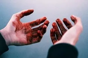 До чого сниться кров на руках (компанії які можуть) До чого сниться кров на руках
