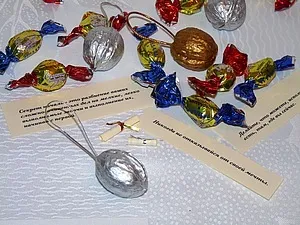 Цукерки з новорічними побажаннями своїми руками, як зробити (зробити) Цукерки з новорічними побажаннями своїми руками, як зробити