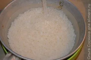 Курка фарширована яблуками і рисом (м'ясні страви) Курка фарширована яблуками і рисом