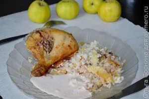 Курка фарширована яблуками і рисом (курка) Курка фарширована яблуками і рисом