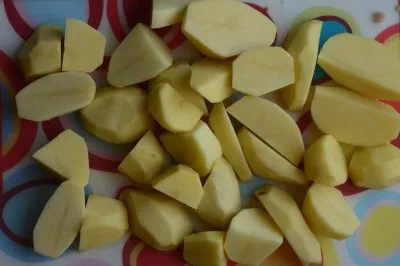 Курка в духовці з чорносливом і картоплею (чорносливом) Курка в духовці з чорносливом і картоплею
