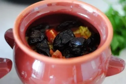 Курка, тушкована з картоплею і чорносливом, будинки класно (курка) Курка, тушкована з картоплею і чорносливом, будинки класно