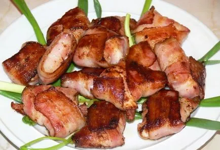 Куряче філе в беконі на сковороді - рецепт з фото