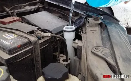 Лід в бачку омивача автомобіля (пару годин розтане) Лід в бачку омивача автомобіля