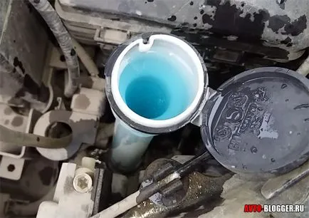 Лід в бачку омивача автомобіля (пару годин розтане) Лід в бачку омивача автомобіля