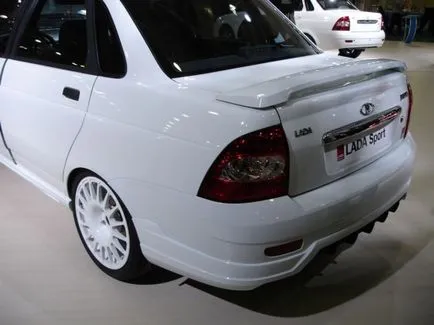 Lada priora sport - седан, заряджений заводським тюнінгом (гальмівна) Lada priora sport - седан, заряджений заводським тюнінгом