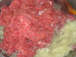Коржі з м'ясом покроковий рецепт з фотографіями (рецепт) Коржі з м'ясом покроковий рецепт з фотографіями