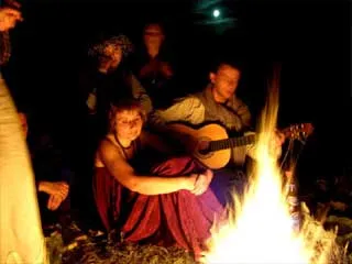 Дівчина з гітарою, жіночі поради (річна) Дівчина з гітарою, жіночі поради