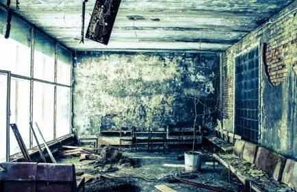 Медико-санітарна частина № 126 в Прип'яті - джерело гарного настрою (вночі) Медико-санітарна частина № 126 в Прип'яті - джерело гарного настрою