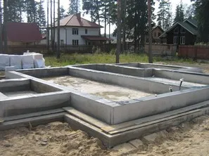 Монолітна плита з ростверком - відмінні риси