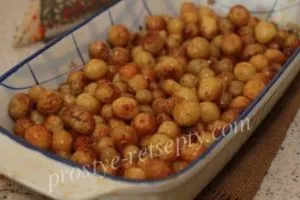 Молода картопля в шкірці, запечений в духовці рецепт з фото крок за кроком (картопля) Молода картопля в шкірці, запечений в духовці рецепт з фото крок за кроком