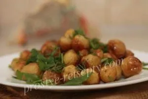 Молода картопля в шкірці, запечений в духовці рецепт з фото крок за кроком (картопля) Молода картопля в шкірці, запечений в духовці рецепт з фото крок за кроком