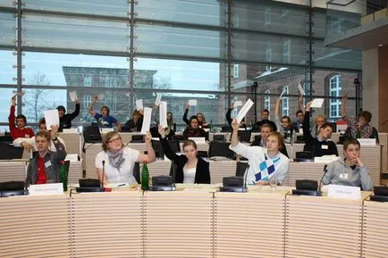 Молода активістка з германии громадські організації відкривають майбутнє (майбутнє) Молода активістка з германии громадські організації відкривають майбутнє