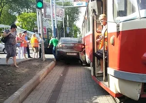 Чи можна їздити по трамвайних коліях пдд пересування автомобіля по шляхах трамвая і особливості (шляхах) Чи можна їздити по трамвайних коліях пдд пересування автомобіля по шляхах трамвая і особливості