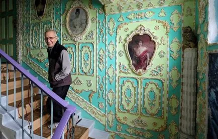 Назад в минуле киянин перетворив свій під'їзд в справжній палац (палац Фото fototelegraf) Назад в минуле киянин перетворив свій під'їзд в справжній палац