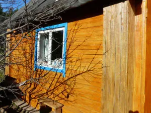 Оновлення старої темної деревини
