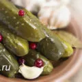 Огірки, мариновані з морквою, готуємо смачно (огірки мариновані морквою) Огірки, мариновані з морквою, готуємо смачно