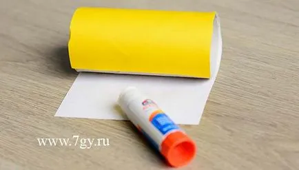 Бджола з картонної втулки