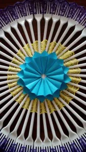 Виріб з пластикових виделок (краю стрічки етап) Виріб з пластикових виделок