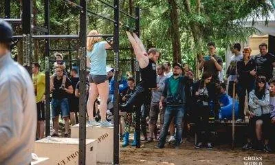 Подвійні стрибки на скакалці - cross world (подвійні) Подвійні стрибки на скакалці - cross world